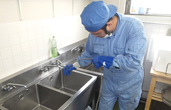 厨房内排水管・排水溝洗浄